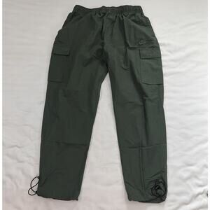 Nike Men's Cargo Pants in Dark Green